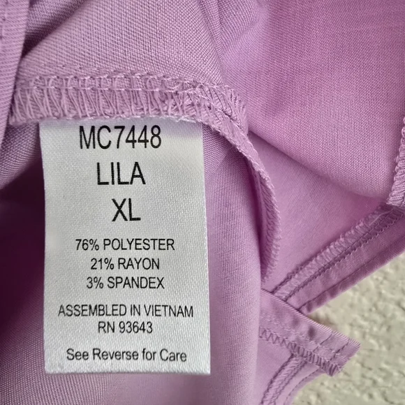 MedCouture NWT Lilac V Neck Scrub Top with Stretchy Rib Knit Shoulders XL - Picture 9 of 10